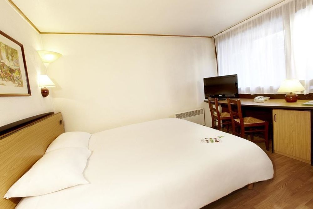 Campanile Avallon Hotel 3*